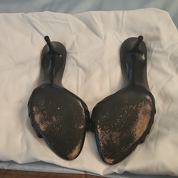 Gucci Black Leather Slide Sandals with Gold Medallion - Picture 6 of 11